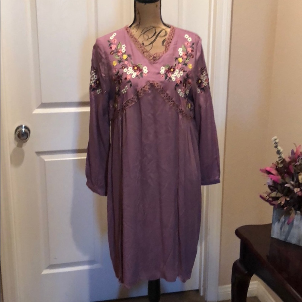Embroidered long sleeve Dress